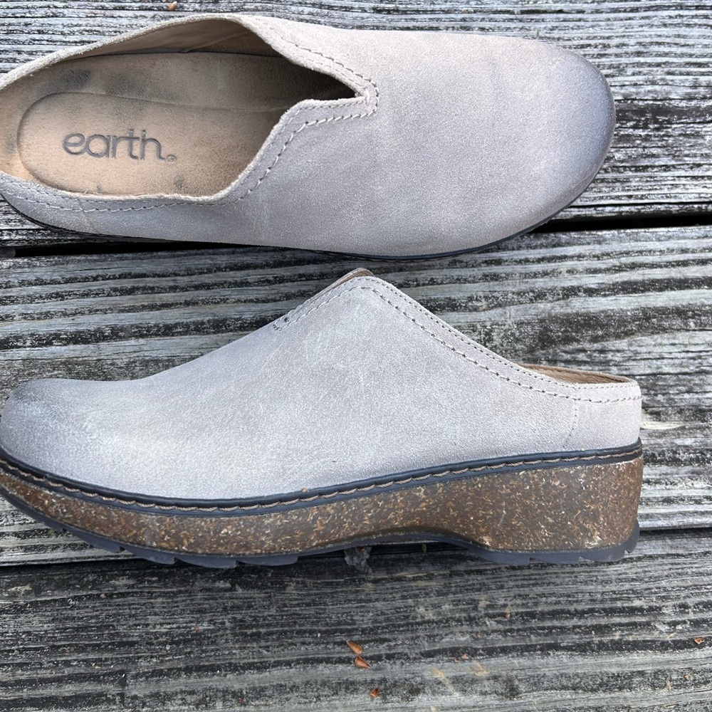 Earth Kolia Suede Clogs Sz 7.5 Taupe Slip On Mule Shoes Womens Boho Minimalist - Picture 10 of 11